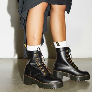 NWOB Dr. Martens Leona Smooth Heeled Black Platform Lace-Up Boots 5